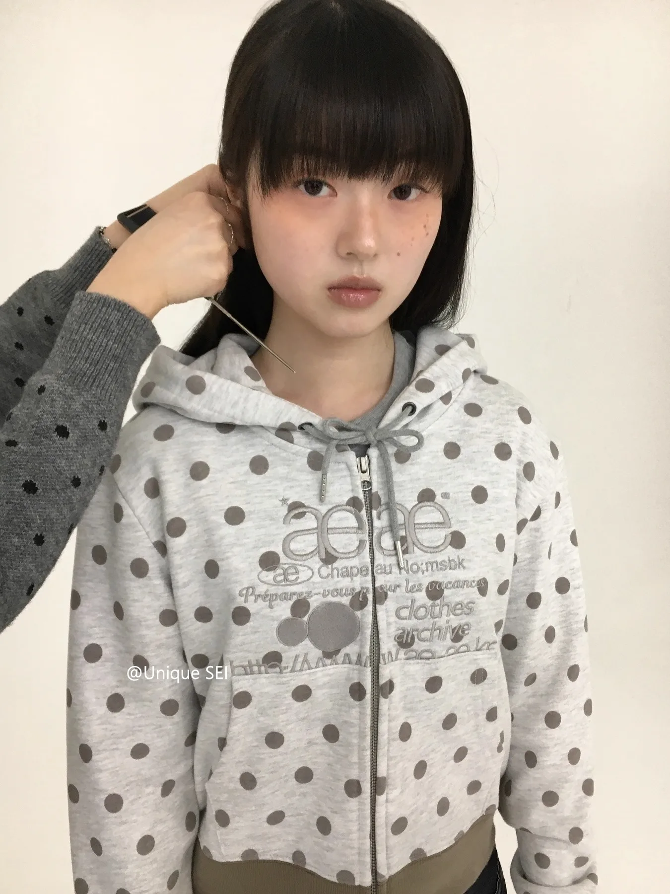 Korean Autumn Winter Simple Polka Dot Letter Embroidery Casual Zip Up Hoodie Women Spicy Girl Short Coat All Match Y2k Top
Korean Autumn Winter Simple Polka Dot Letter Embroidery Casual Zip Up Hoodie Women Spicy Girl Short Coat All Match Y2k Top