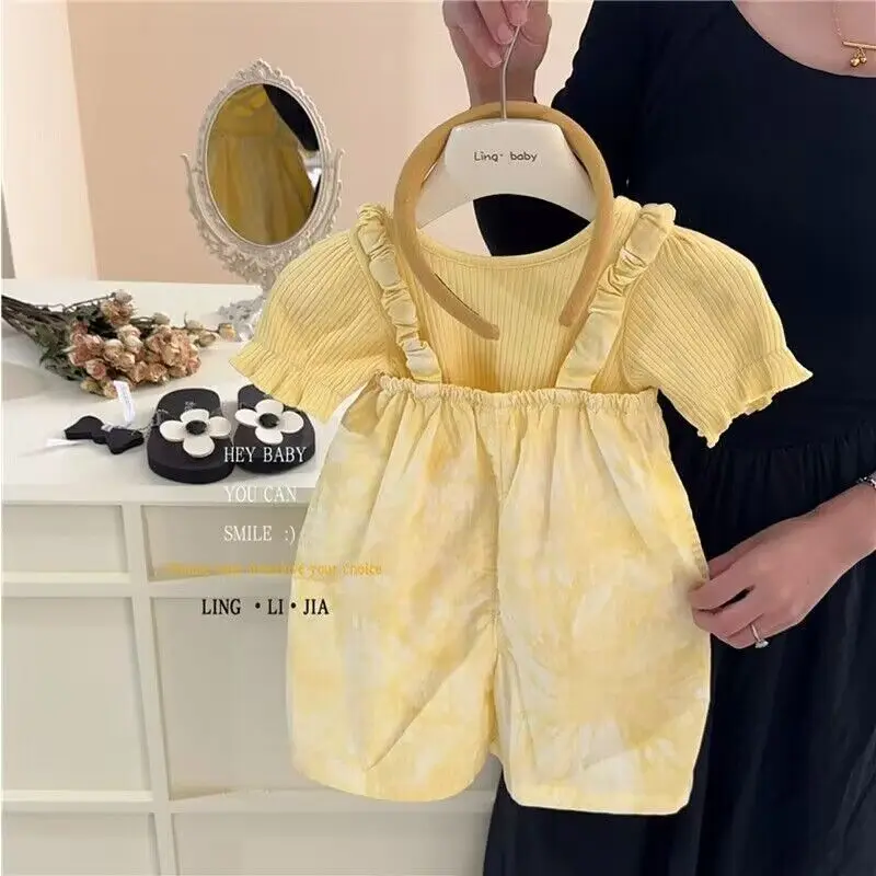 2025 Summer Clothing New Girls Korean Version Short-sleeved T-shirt Children's Casual Overalls Baby Two-piece Set
2025 Summer Clothing New Girls Korean Version Short-sleeved T-shirt Children's Casual Overalls Baby Two-piece Set