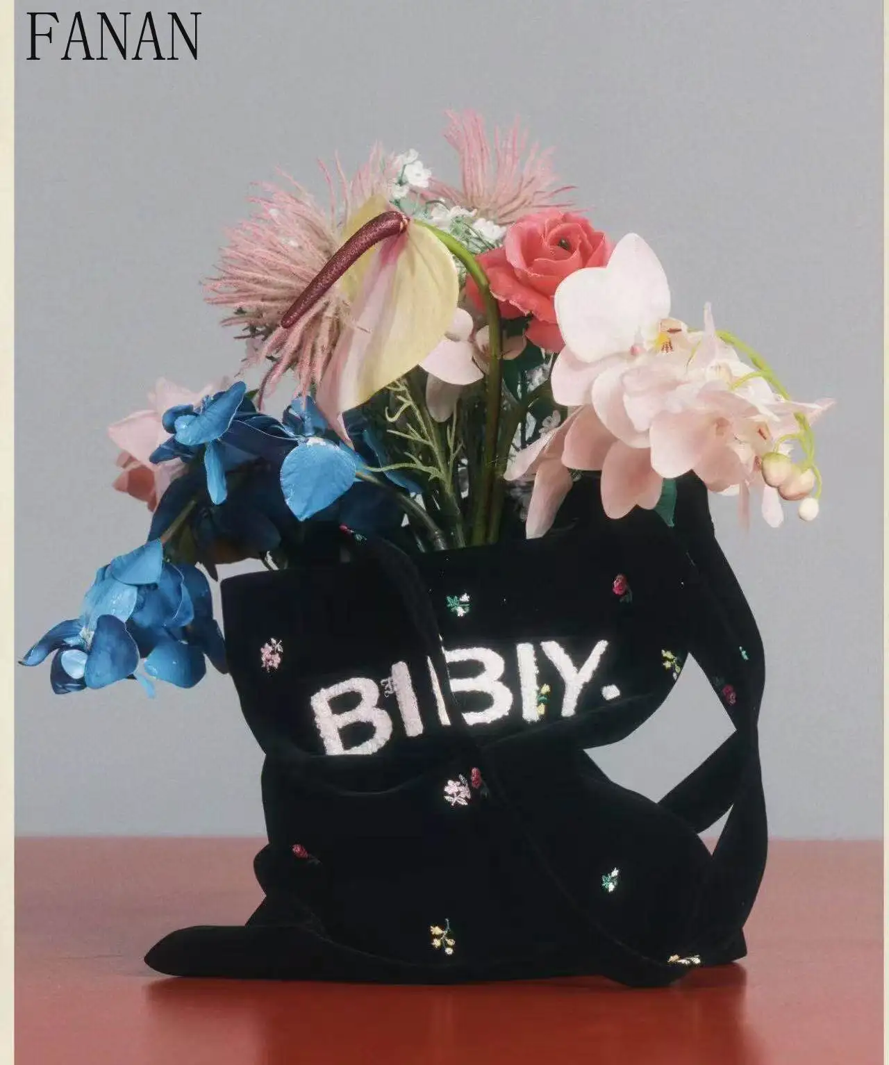 Black Tote Bags Velvet Women's Handbags Embroidered Satchel Shoulder Bag Japanese Style Casual Handbags for Women
Black Tote Bags Velvet Women's Handbags Embroidered Satchel Shoulder Bag Japanese Style Casual Handbags for Women