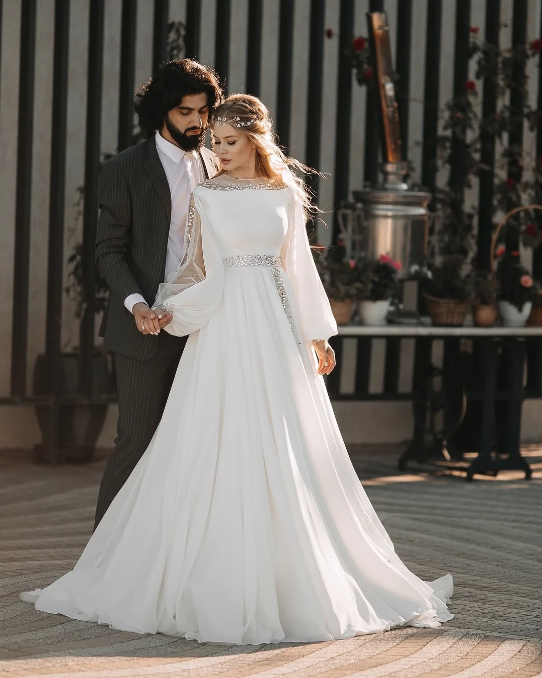 Unique Noble A Line Wedding Dresses Rhinestone Bateau Evening Party Gowns Vestido De Noiva Court Train Customized
Unique Noble A Line Wedding Dresses Rhinestone Bateau Evening Party Gowns Vestido De Noiva Court Train Customized