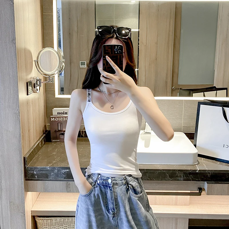 Versatile Slim Fit Sleeveless Tank Top Neutral Palette Basic Inner Layer Seamless Construction Smooth Skin-Friendly Fabric
Versatile Slim Fit Sleeveless Tank Top Neutral Palette Basic Inner Layer Seamless Construction Smooth Skin-Friendly Fabric