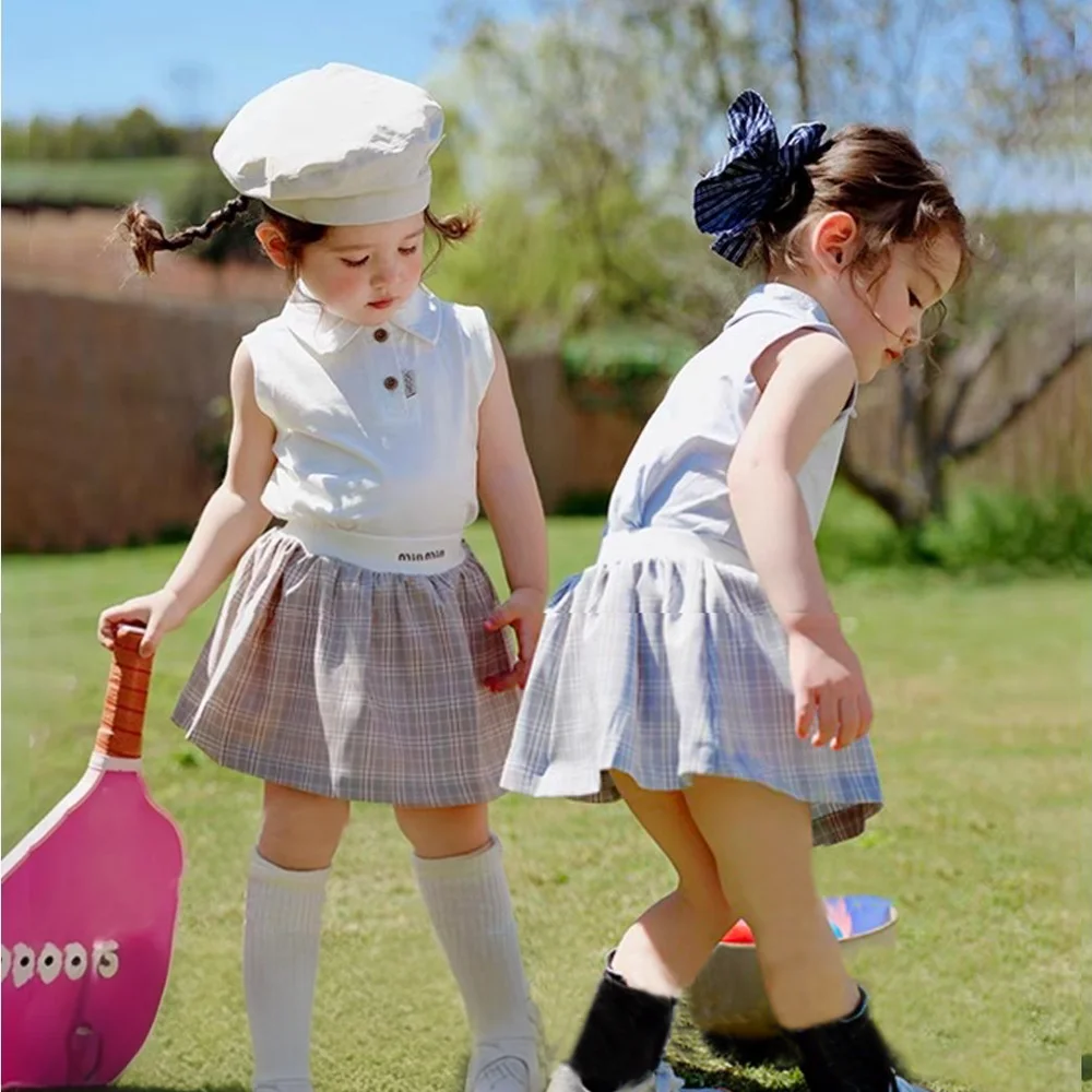 Girls College Style Summer Suit New Two-Piece Sleeveless Top and Plaid Skirt Baby Clothes Children's Summer Outfit Skirt Sets
Girls College Style Summer Suit New Two-Piece Sleeveless Top and Plaid Skirt Baby Clothes Children's Summer Outfit Skirt Sets