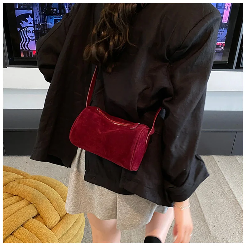 Retro Solid Color Frosted Handbag Versatile Temperament High-end Casual Crossbody Bag 2025 Women's Armpit Bag Small Square Bag
Retro Solid Color Frosted Handbag Versatile Temperament High-end Casual Crossbody Bag 2025 Women's Armpit Bag Small Square Bag