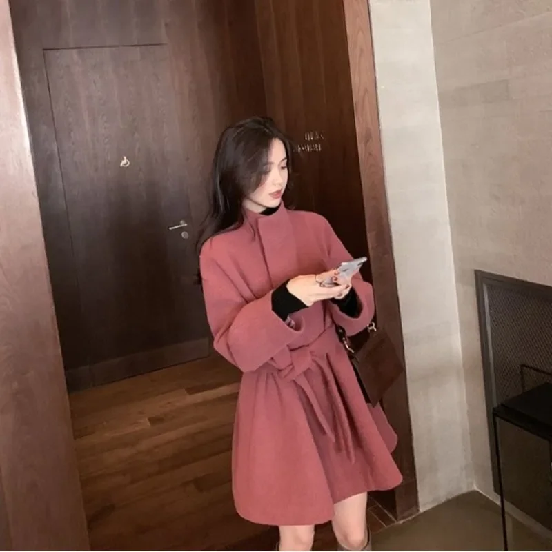 Casual Midi A-line Woolen Coat Women Outerwear 2024 Autumn Loose Stand Collar Waist Lace-up Woolen Jacket Female Clothes
Casual Midi A-line Woolen Coat Women Outerwear 2024 Autumn Loose Stand Collar Waist Lace-up Woolen Jacket Female Clothes