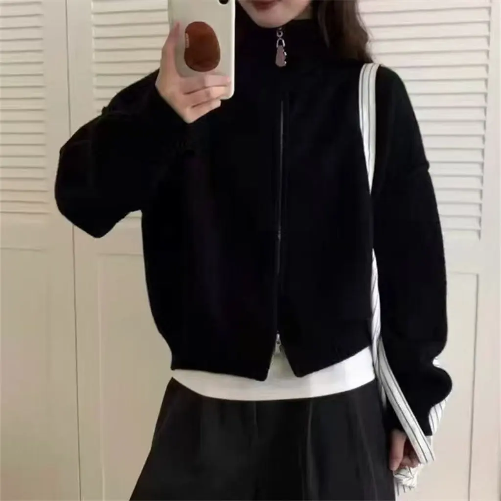 Women's Pure Color Knitted Cardigan Jacket Double Zipper Stand Collar Reverse Set Simple Design Commuter Outerwear
Women's Pure Color Knitted Cardigan Jacket Double Zipper Stand Collar Reverse Set Simple Design Commuter Outerwear