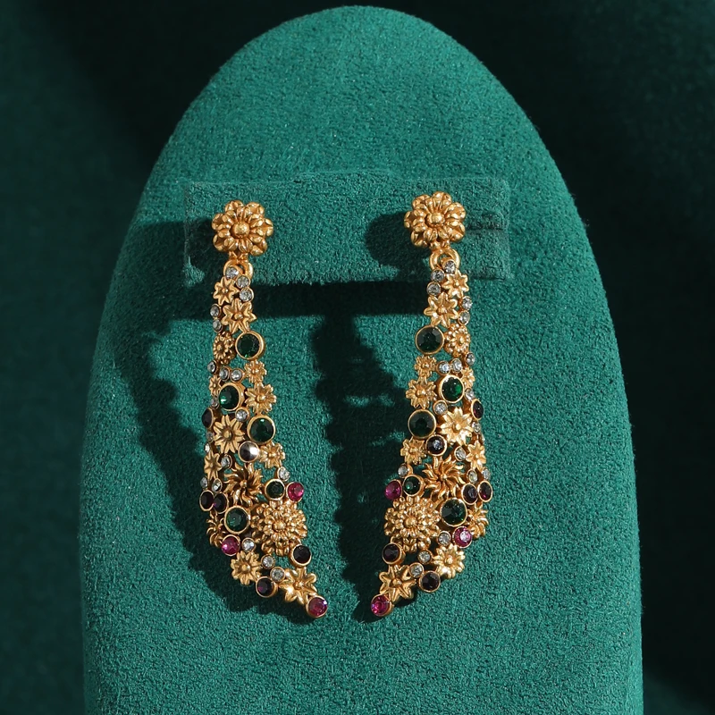 Vintage Hollow Floral Tassel Earrings Luxury Designer Jewelry Gold Color For Woman Trendy Brand Design High Quality Gift Wedding
Vintage Hollow Floral Tassel Earrings Luxury Designer Jewelry Gold Color For Woman Trendy Brand Design High Quality Gift Wedding