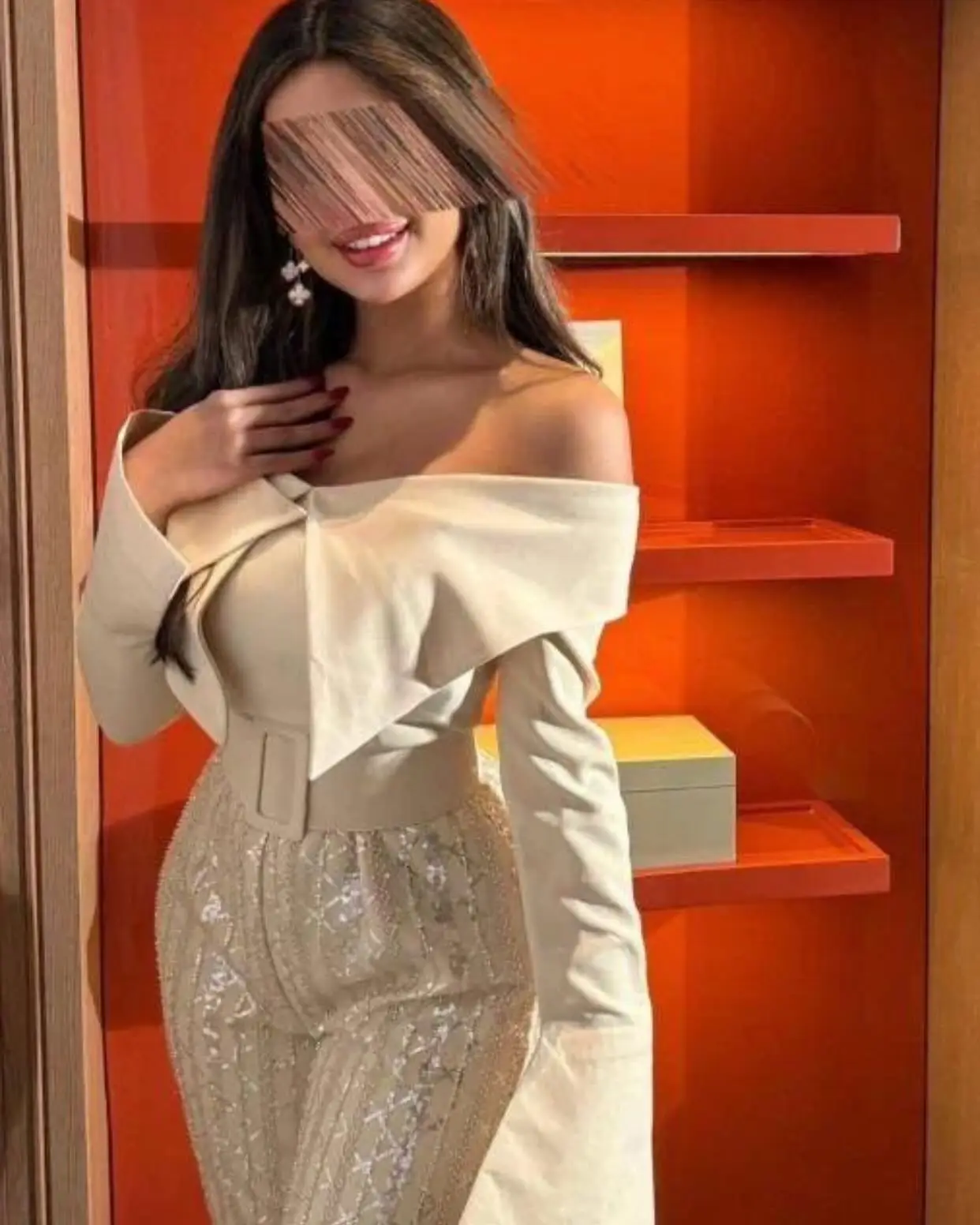 2025 Custom Made V-Neck Flare Sleeves Jersey Party Dress Modern Long Sleeves Off the Shoulder Sequined Evening Dress
2025 Custom Made V-Neck Flare Sleeves Jersey Party Dress Modern Long Sleeves Off the Shoulder Sequined Evening Dress