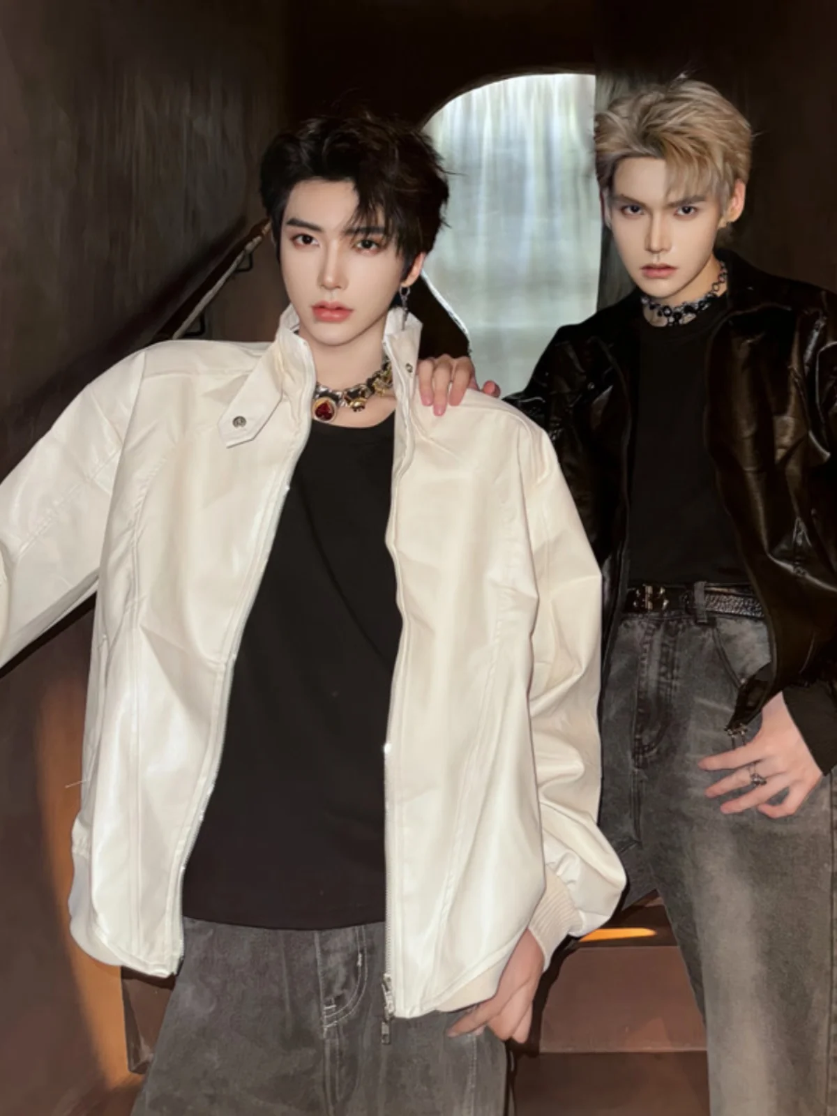 Молодежная мужская куртка из искусственной кожи с воротником-стойкой, в стиле мотоциклетной куртки-пилота, с подплечниками, свободного кроя, весенняя...
Молодежная мужская куртка из искусственной кожи с воротником-стойкой, в стиле мотоциклетной куртки-пилота, с подплечниками, свободного кроя, весенняя...