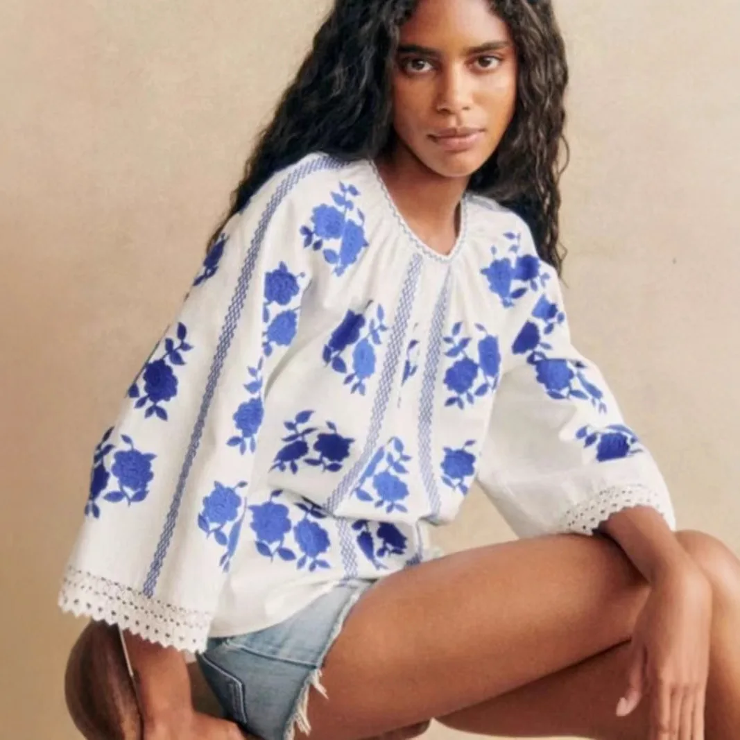 Sezanes Fashion 2025 T-shirt Long Sleeve Tops New Casual Embroidery Floral Splicing Lace Lace Round Collar Shirt Women
Sezanes Fashion 2025 T-shirt Long Sleeve Tops New Casual Embroidery Floral Splicing Lace Lace Round Collar Shirt Women