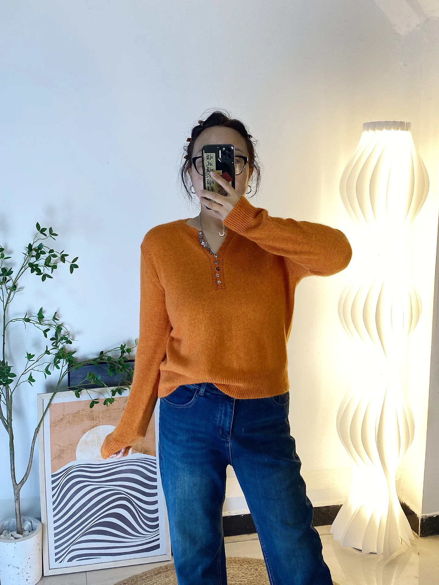 Свободный вязаный свитер с V-образным вырезом на пуговицах, модный теплый зимний свитер в корейском стиле для женщин больших размеров
Свободный вязаный свитер с V-образным вырезом на пуговицах, модный теплый зимний свитер в корейском стиле для женщин больших размеров