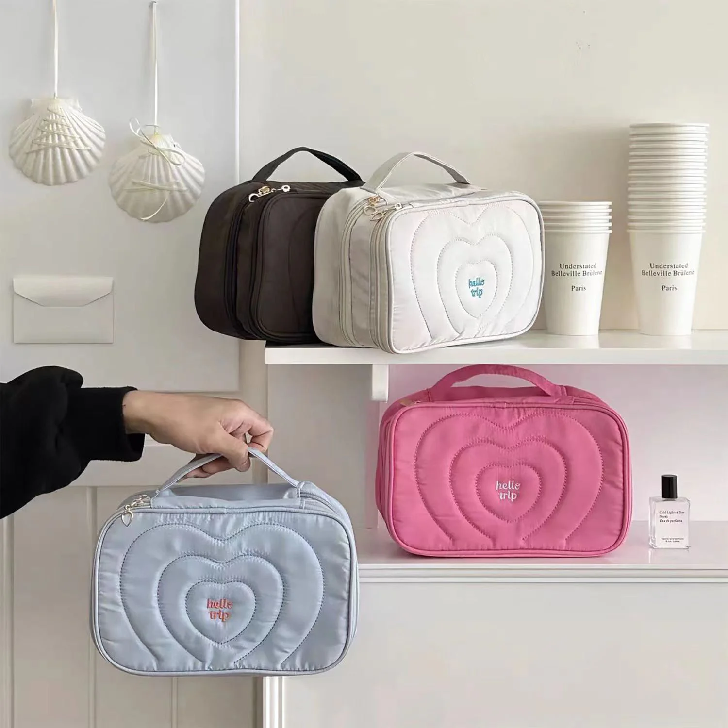 Layered Embroidered Toiletry Bag, Cosmetic Storage Bag, Sea Salt Handheld Flip-Cover Makeup Bag, Portable for Business Trips
Layered Embroidered Toiletry Bag, Cosmetic Storage Bag, Sea Salt Handheld Flip-Cover Makeup Bag, Portable for Business Trips