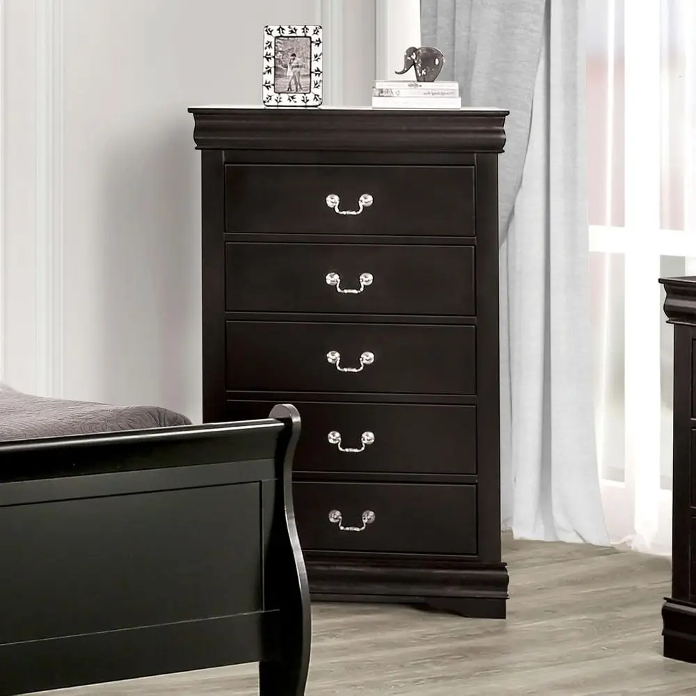 1pc Transitional Bedroom Chest in k Cherry inish eaturing English tail Ders, Dust-Proo Case, and Bracket Legs
1pc Transitional Bedroom Chest in k Cherry inish eaturing English tail Ders, Dust-Proo Case, and Bracket Legs