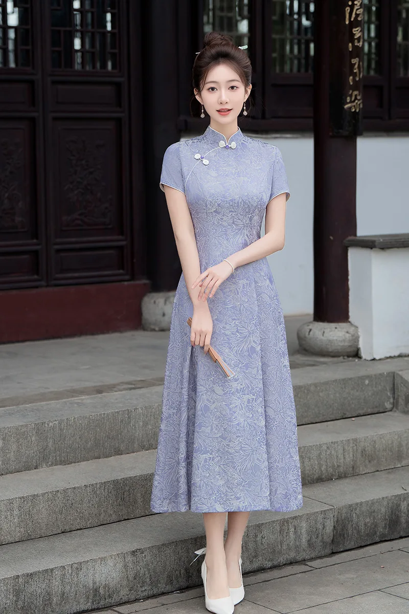 Элегантное платье-ципао А-силуэта из улучшенного жаккардового атласа в китайском стиле, с короткими рукавами, для молодых девушек, весна-осень
Элегантное платье-ципао А-силуэта из улучшенного жаккардового атласа в китайском стиле, с короткими рукавами, для молодых девушек, весна-осень