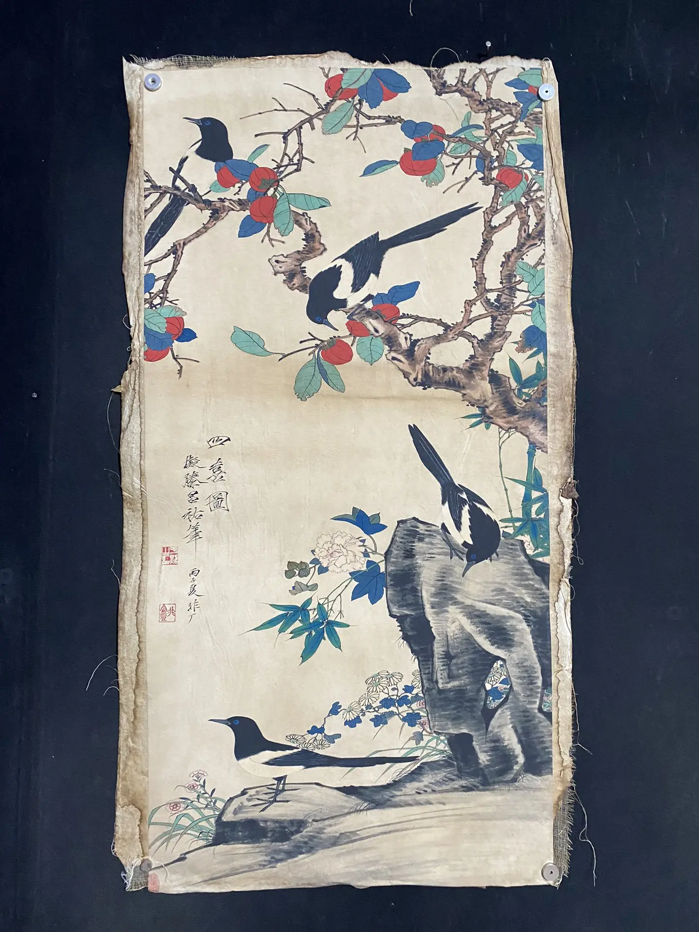 Chinese rice paper in the middle of the rotten film painting three children summer flowers and birds decorative painting
Chinese rice paper in the middle of the rotten film painting three children summer flowers and birds decorative painting