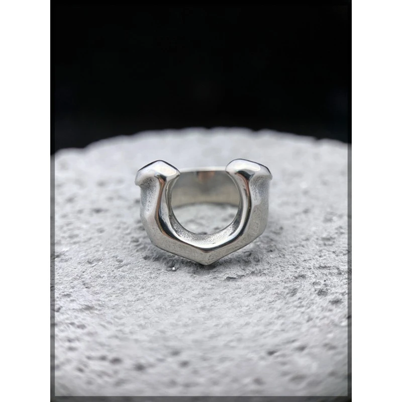 European and American Retro Titanium Steel Ring Does Not Fade Ring Niche Men's and Women's Jewelry Ins Advanced Sense
European and American Retro Titanium Steel Ring Does Not Fade Ring Niche Men's and Women's Jewelry Ins Advanced Sense