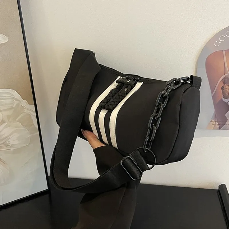 High sense shoulder bag casual fashion chain Crossbody bag light and simple underarm bag
High sense shoulder bag casual fashion chain Crossbody bag light and simple underarm bag