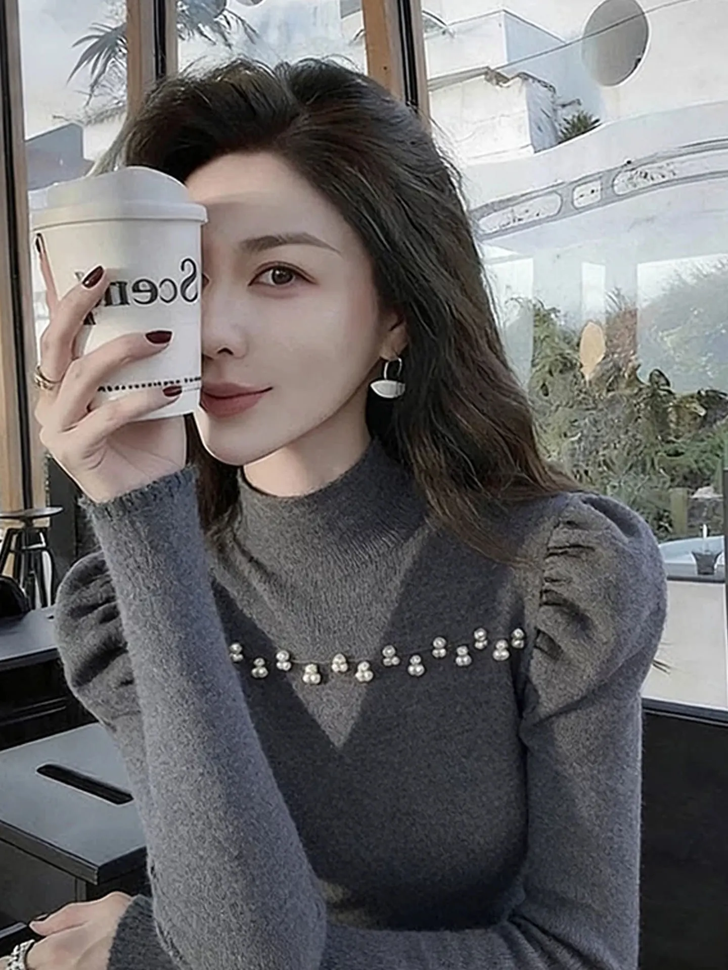 Женский модный вязаный топ с высоким воротником и бусинами в европейском стиле, с длинными рукавами, для весеннего сезона, теплый базовый слой для повседневной носки
Женский модный вязаный топ с высоким воротником и бусинами в европейском стиле, с длинными рукавами, для весеннего сезона, теплый базовый слой для повседневной носки