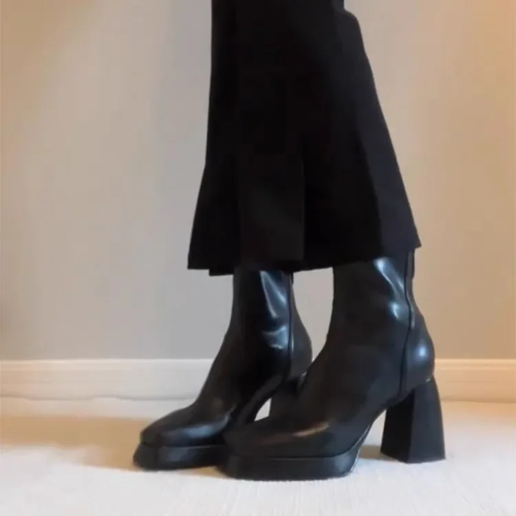 Винтажные женские ботильоны с квадратным носком, модные короткие ботильоны на молнии сзади, осенне-зимние женские лаконичные ботинки 2025 года
Винтажные женские ботильоны с квадратным носком, модные короткие ботильоны на молнии сзади, осенне-зимние женские лаконичные ботинки 2025 года