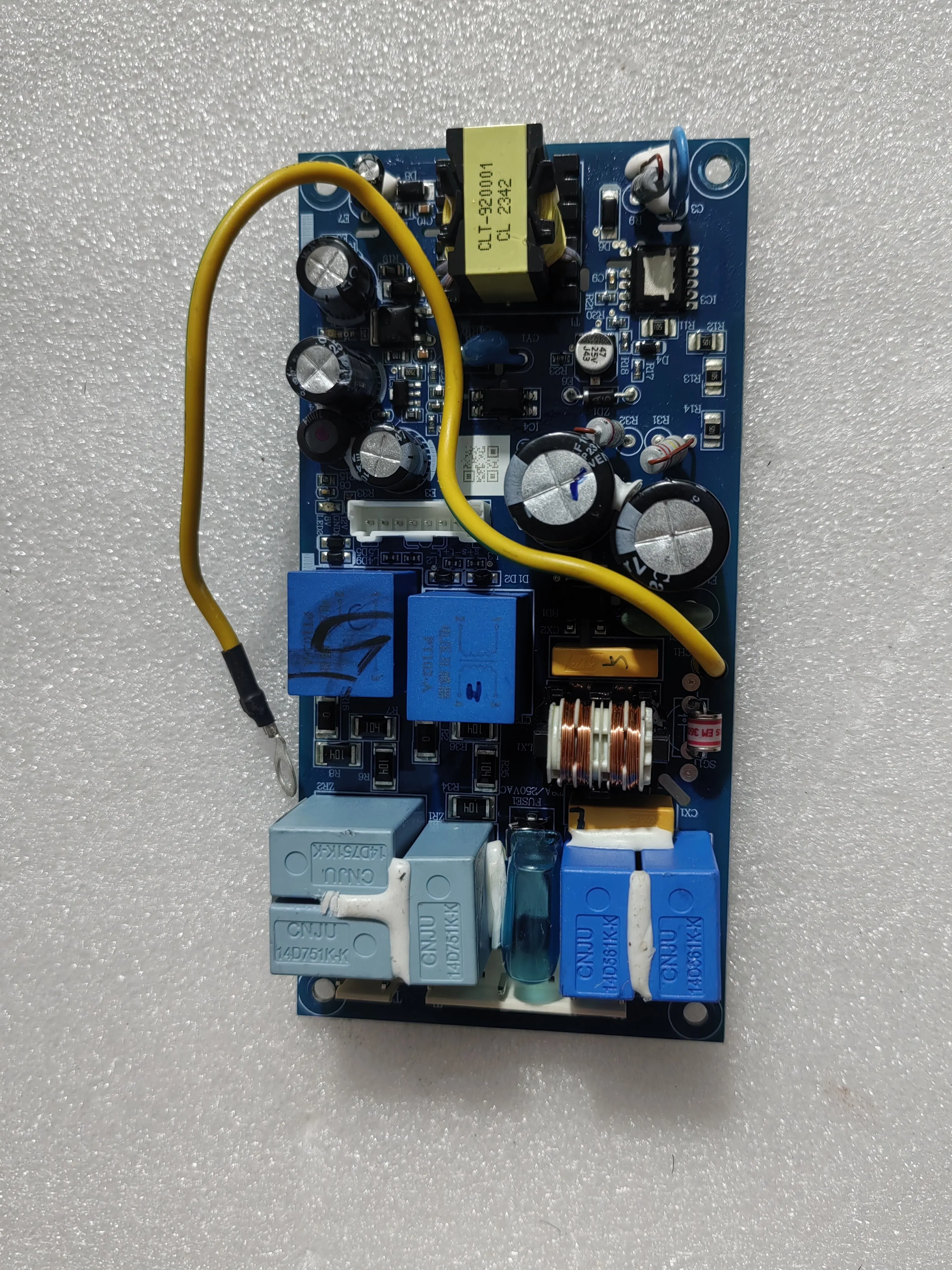 0151800799 Suitable for Haier central air conditioner indoor unit main board
0151800799 Suitable for Haier central air conditioner indoor unit main board