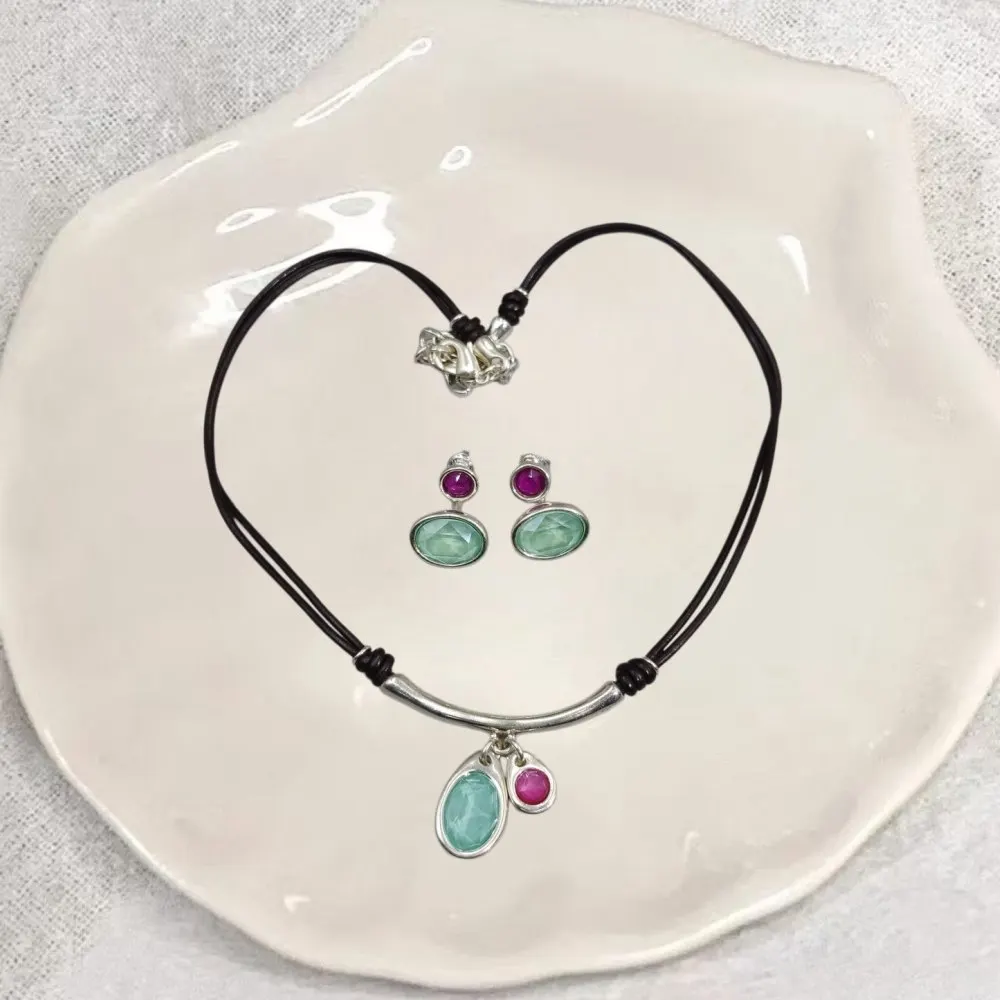2026 Spring Gentle Casual Style Colorful Irregular Crystal Earrings Leather Rope Necklace Jewelry Two Piece Set Party Gift
2026 Spring Gentle Casual Style Colorful Irregular Crystal Earrings Leather Rope Necklace Jewelry Two Piece Set Party Gift