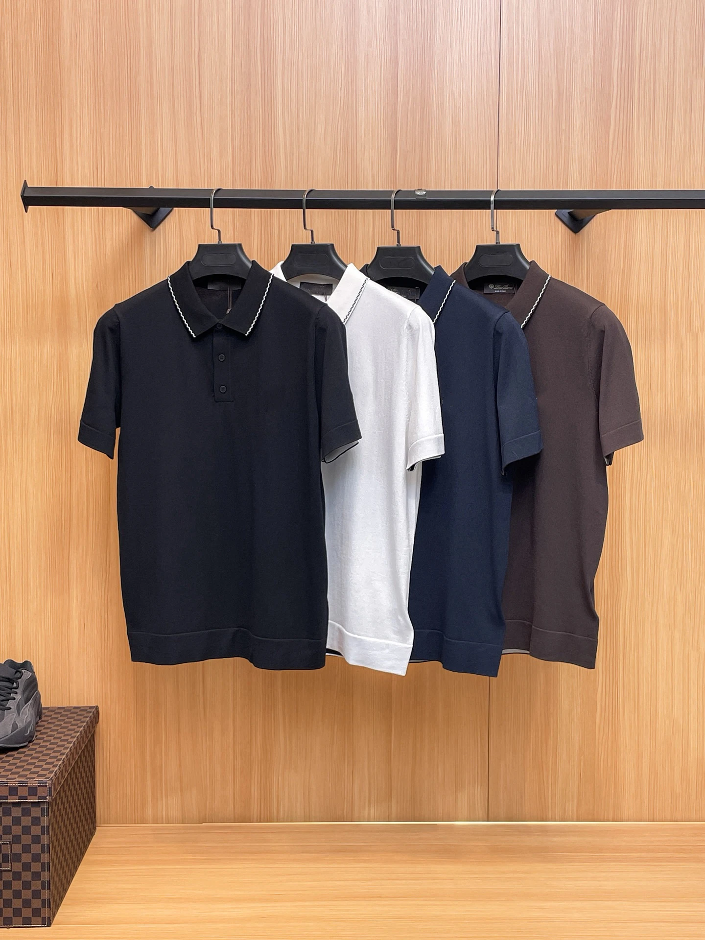 26ss Men's high-end business casual polo shirt classic and elegant Italian T-shirt
26ss Men's high-end business casual polo shirt classic and elegant Italian T-shirt
