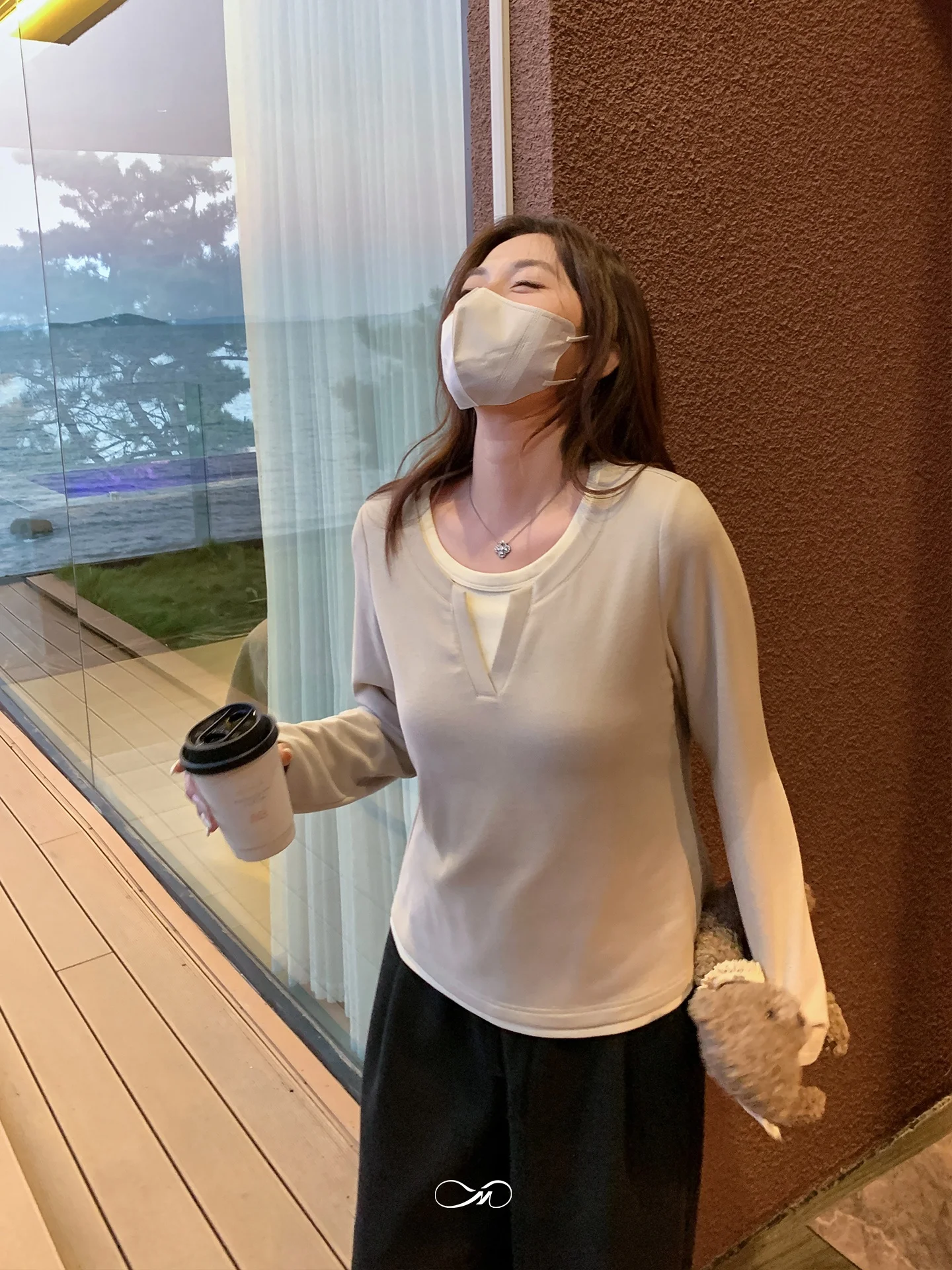 Женская футболка Maixi больших размеров с длинным рукавом, V-образным вырезом, имитация двухслойности, свободный крой, зимний топ, повседневный стиль, цветные блоки
Женская футболка Maixi больших размеров с длинным рукавом, V-образным вырезом, имитация двухслойности, свободный крой, зимний топ, повседневный стиль, цветные блоки