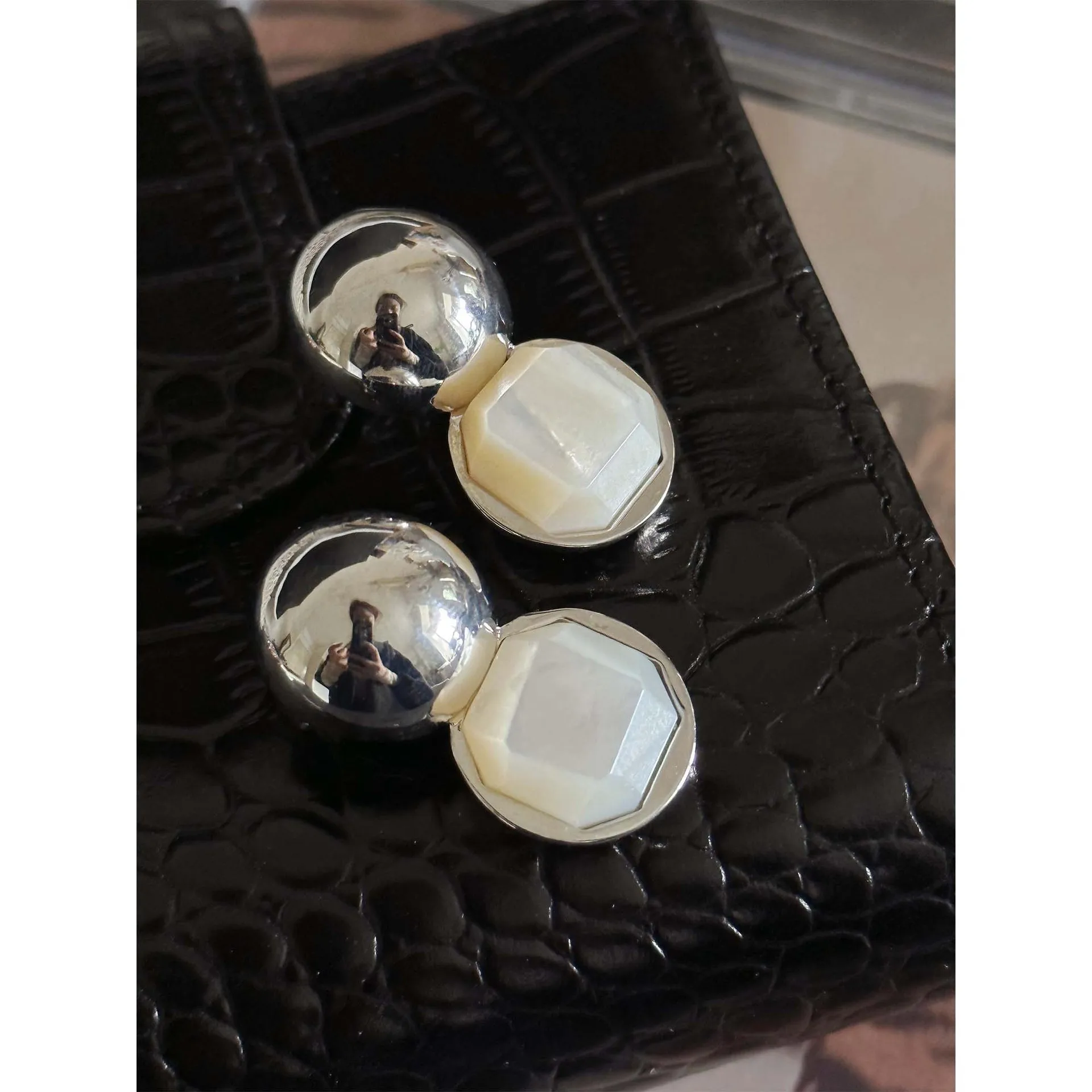Brass With 18K Gold White Shell Beads Drop Earrings Women Jewelry Punk Party Gown Runway Korean Japan INS Boho Top
Brass With 18K Gold White Shell Beads Drop Earrings Women Jewelry Punk Party Gown Runway Korean Japan INS Boho Top