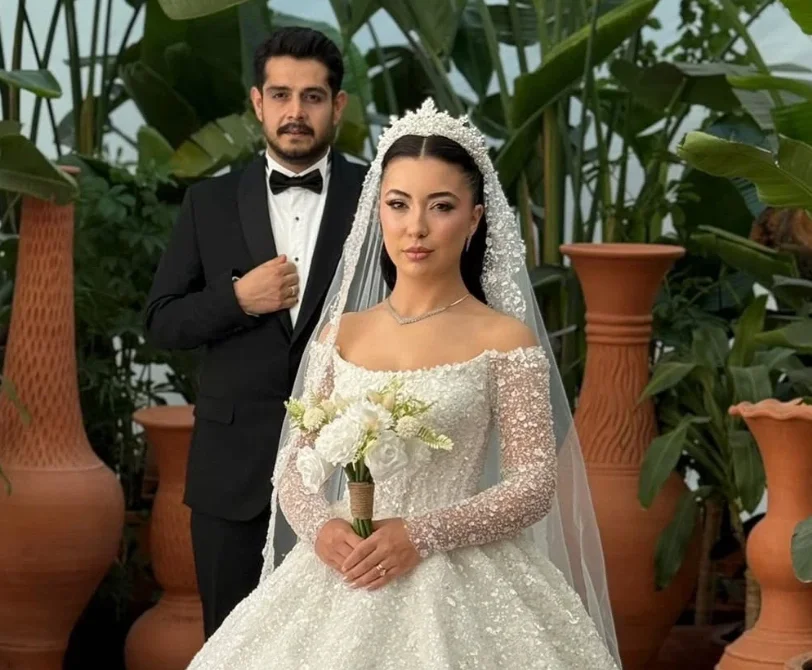 Customized Gorgeous Ball Gown Wedding Dresses Exquisite Long Sleeve Beaded Chapel Train Bride Plus Size Vestido de novia
Customized Gorgeous Ball Gown Wedding Dresses Exquisite Long Sleeve Beaded Chapel Train Bride Plus Size Vestido de novia