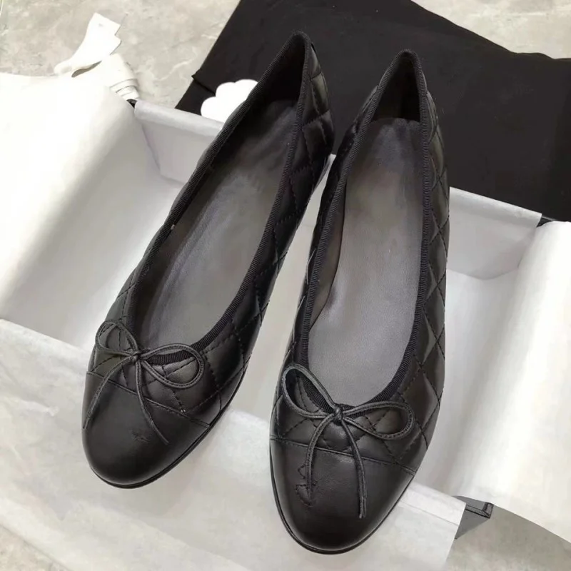 26 Luxury Brand Spring Retro Women's Bow Split Hoof Toe Single ShoesComfortable Rubber Bottom LadiesTabi Ninja Ballet Flat Shoes
26 Luxury Brand Spring Retro Women's Bow Split Hoof Toe Single ShoesComfortable Rubber Bottom LadiesTabi Ninja Ballet Flat Shoes