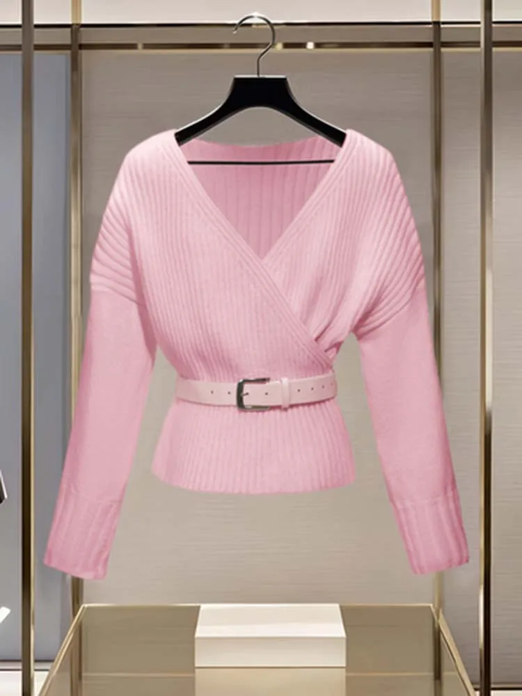 Women's twisted thread solid color V-neck elegant commuting knitted shirt, a versatile sweater for autumn and winter
Women's twisted thread solid color V-neck elegant commuting knitted shirt, a versatile sweater for autumn and winter