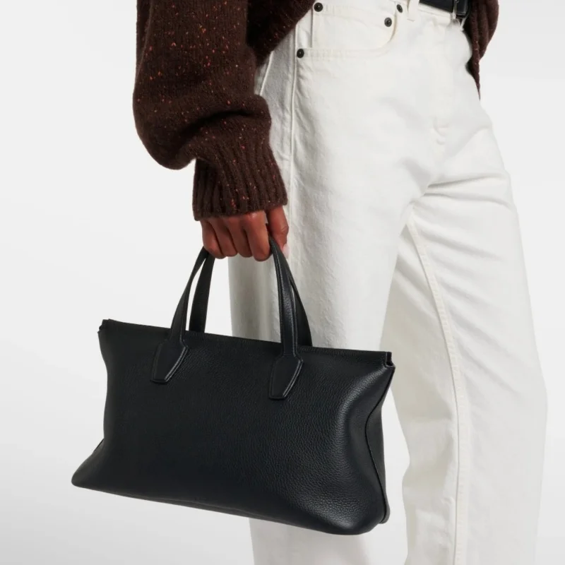 Ladies' high-quality genuine leather handbag with casual elegance for daily wear
Ladies' high-quality genuine leather handbag with casual elegance for daily wear