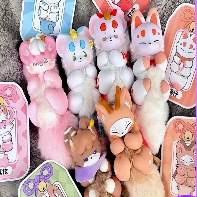 There Is A Beast, Surrounded By Blind Boxes, with A Plush Toy Hanging on The Palm, A Cute Female Gift, and A Decorative Item
There Is A Beast, Surrounded By Blind Boxes, with A Plush Toy Hanging on The Palm, A Cute Female Gift, and A Decorative Item
