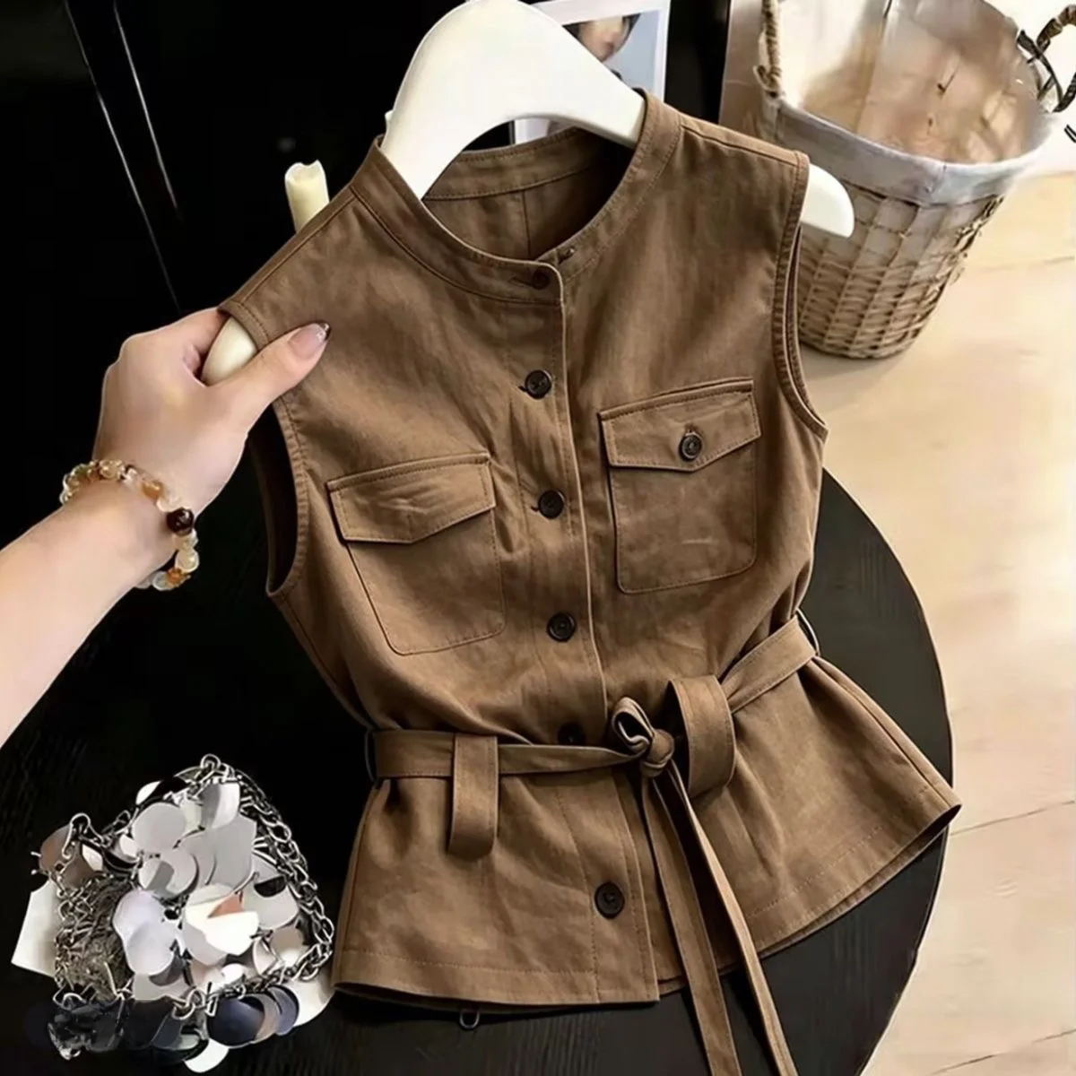 Summer New Style Women's Sleeveless Vest Commute Waist-Cinching Single Button Breathable Comfortable Fashionable Top
Summer New Style Women's Sleeveless Vest Commute Waist-Cinching Single Button Breathable Comfortable Fashionable Top