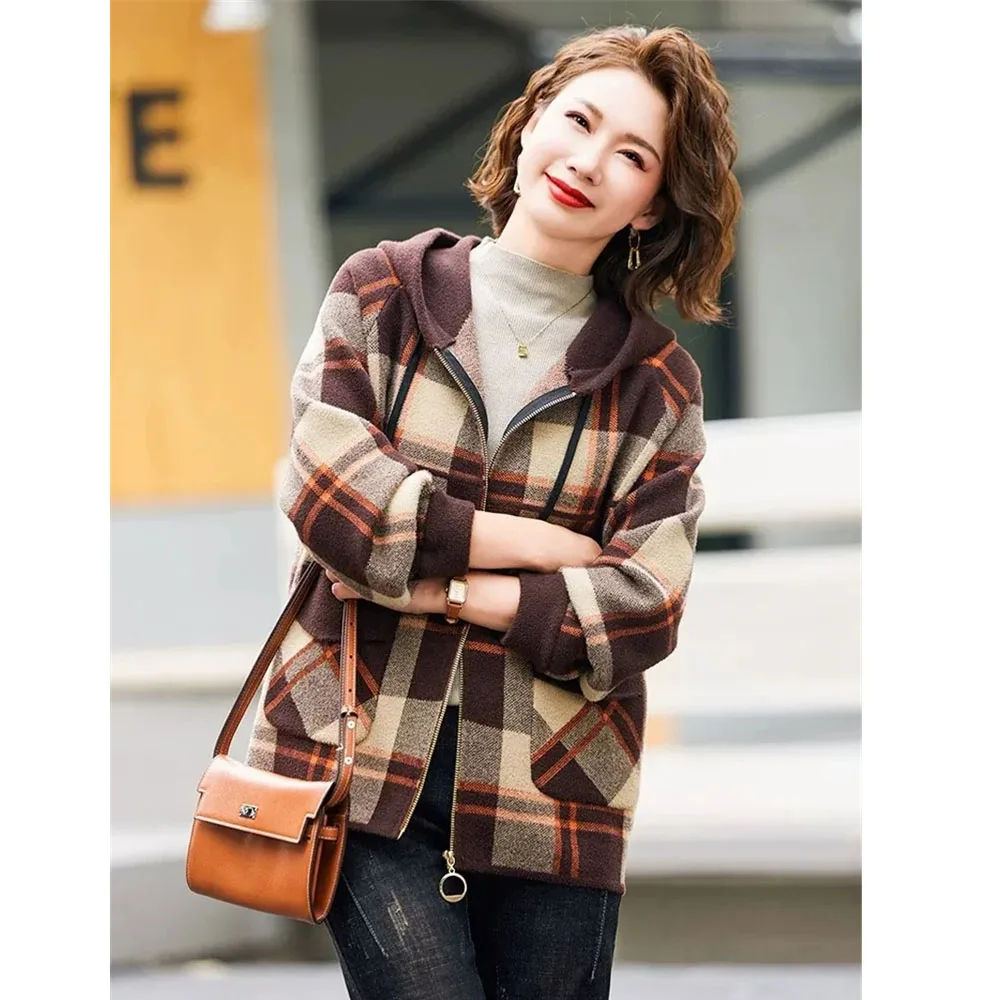 Mother Autumn And Winter Clothing Double-Sided Velvet Jacket For Women 2025 New Fashion Knit Woolen Coat Plaid Jacket Cardigan
Mother Autumn And Winter Clothing Double-Sided Velvet Jacket For Women 2025 New Fashion Knit Woolen Coat Plaid Jacket Cardigan