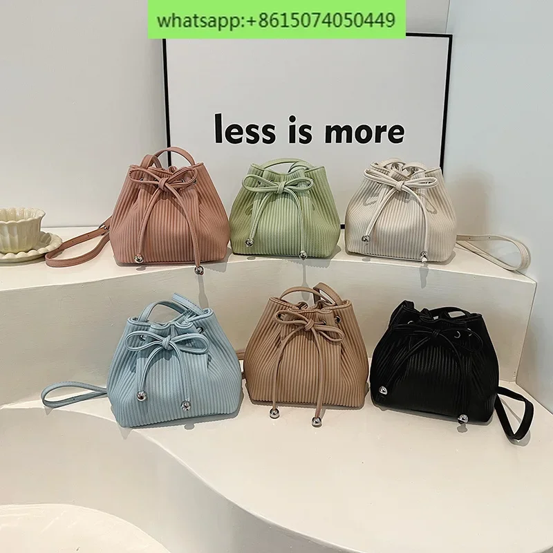 Niche design, versatile, striped women's bag, one-shoulder, cross-body, simple and fashionable, hand-carried bucket bag
Niche design, versatile, striped women's bag, one-shoulder, cross-body, simple and fashionable, hand-carried bucket bag