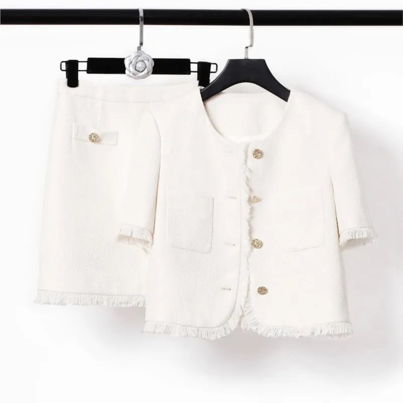 White tweed jacket + skirt spring / autumn Professional suit women's Coat Business ladies 2 piece skirt sets
White tweed jacket + skirt spring / autumn Professional suit women's Coat Business ladies 2 piece skirt sets