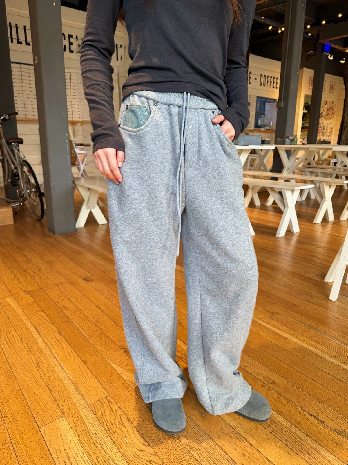 Acrab American Sleey Осенне-зимние утепленные широкие повседневные брюки из флиса с высокой талией, прямые хлопковые брюки-трубы для женщин
Acrab American Sleey Осенне-зимние утепленные широкие повседневные брюки из флиса с высокой талией, прямые хлопковые брюки-трубы для женщин