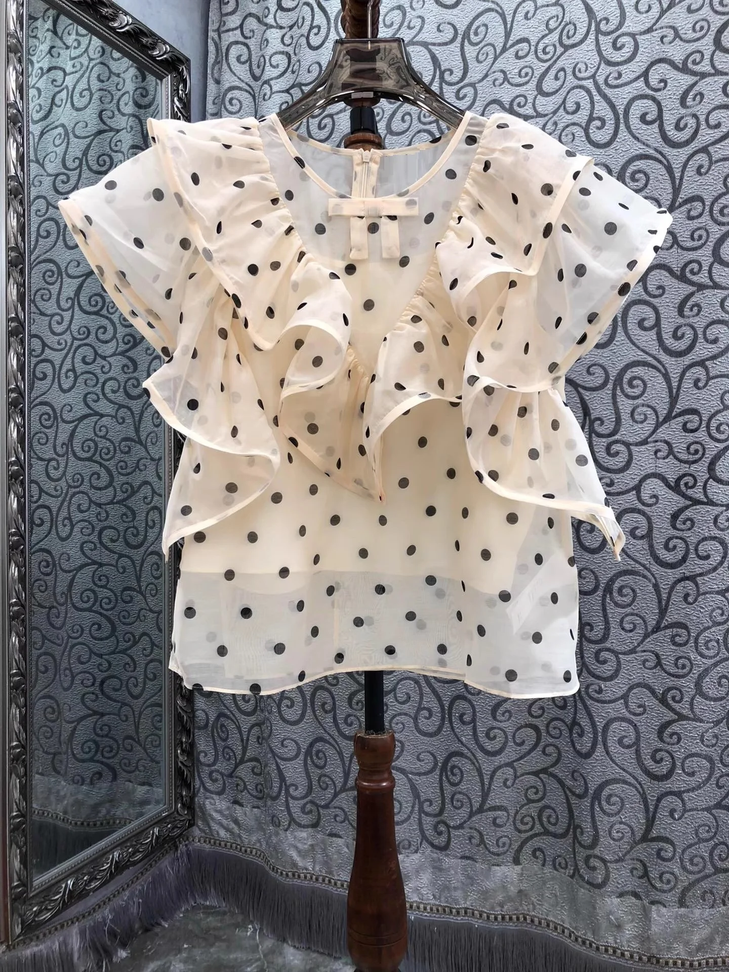 Newest Fashion Designer Blouse Shirt 2025 Summer Style Lady Polka Dot Print Ruffle Flower Sexy Purple Apricot Tops Blusas Female
Newest Fashion Designer Blouse Shirt 2025 Summer Style Lady Polka Dot Print Ruffle Flower Sexy Purple Apricot Tops Blusas Female