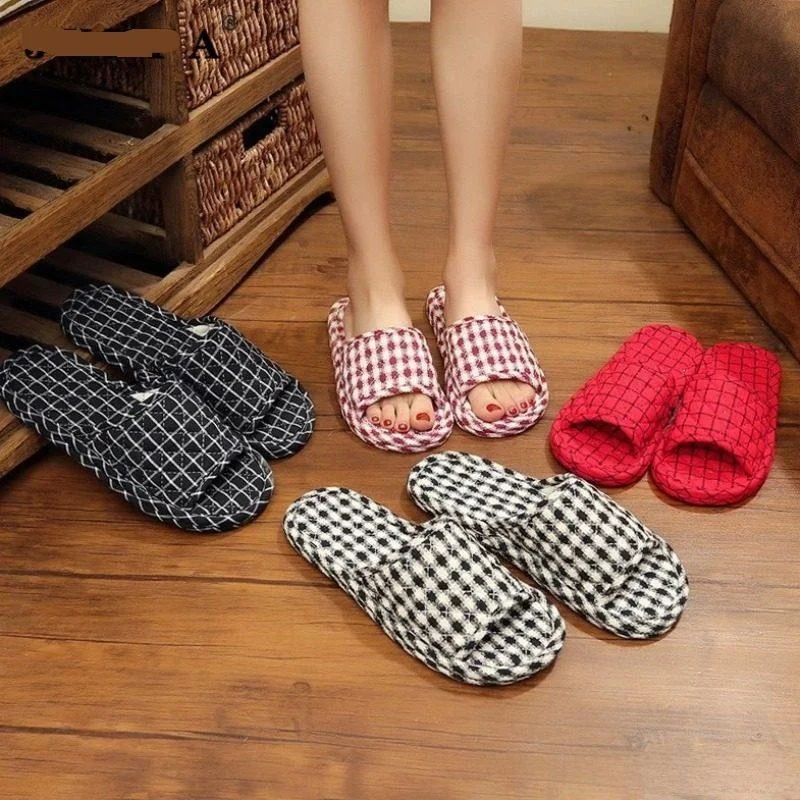Домашние тапочки из чистого хлопка с мягкой подошвой для женщин, машинная стирка, для дома, летние, всесезонные, бесшумные на деревянных и плиточных полах
Домашние тапочки из чистого хлопка с мягкой подошвой для женщин, машинная стирка, для дома, летние, всесезонные, бесшумные на деревянных и плиточных полах