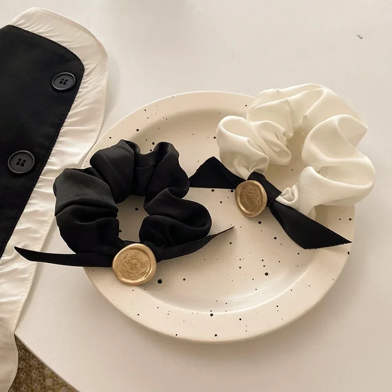 Vintage Hair Band Temperamental Cold Style Bow Large Intestine Ring Hair Rope Gold Coin Headband Hair Accessories
Vintage Hair Band Temperamental Cold Style Bow Large Intestine Ring Hair Rope Gold Coin Headband Hair Accessories