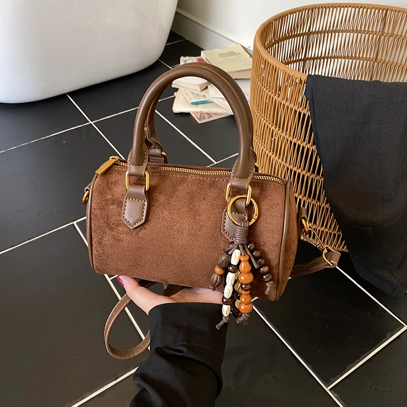 Дизайнерская квадратная сумка из искусственной замши, Лидер продаж, однотонная милая роскошная женская сумка, высококачественные мягкие элегантные минималистичные сумки через плечо
Дизайнерская квадратная сумка из искусственной замши, Лидер продаж, однотонная милая роскошная женская сумка, высококачественные мягкие элегантные минималистичные сумки через плечо