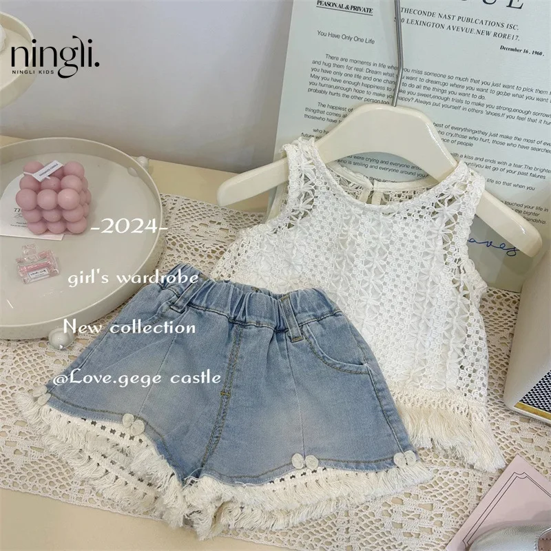 Children's Clothing New Summer Girls' Hollow Vest Top Children's Western Style Denim Shorts Two-Piece Suit Fashion
Children's Clothing New Summer Girls' Hollow Vest Top Children's Western Style Denim Shorts Two-Piece Suit Fashion