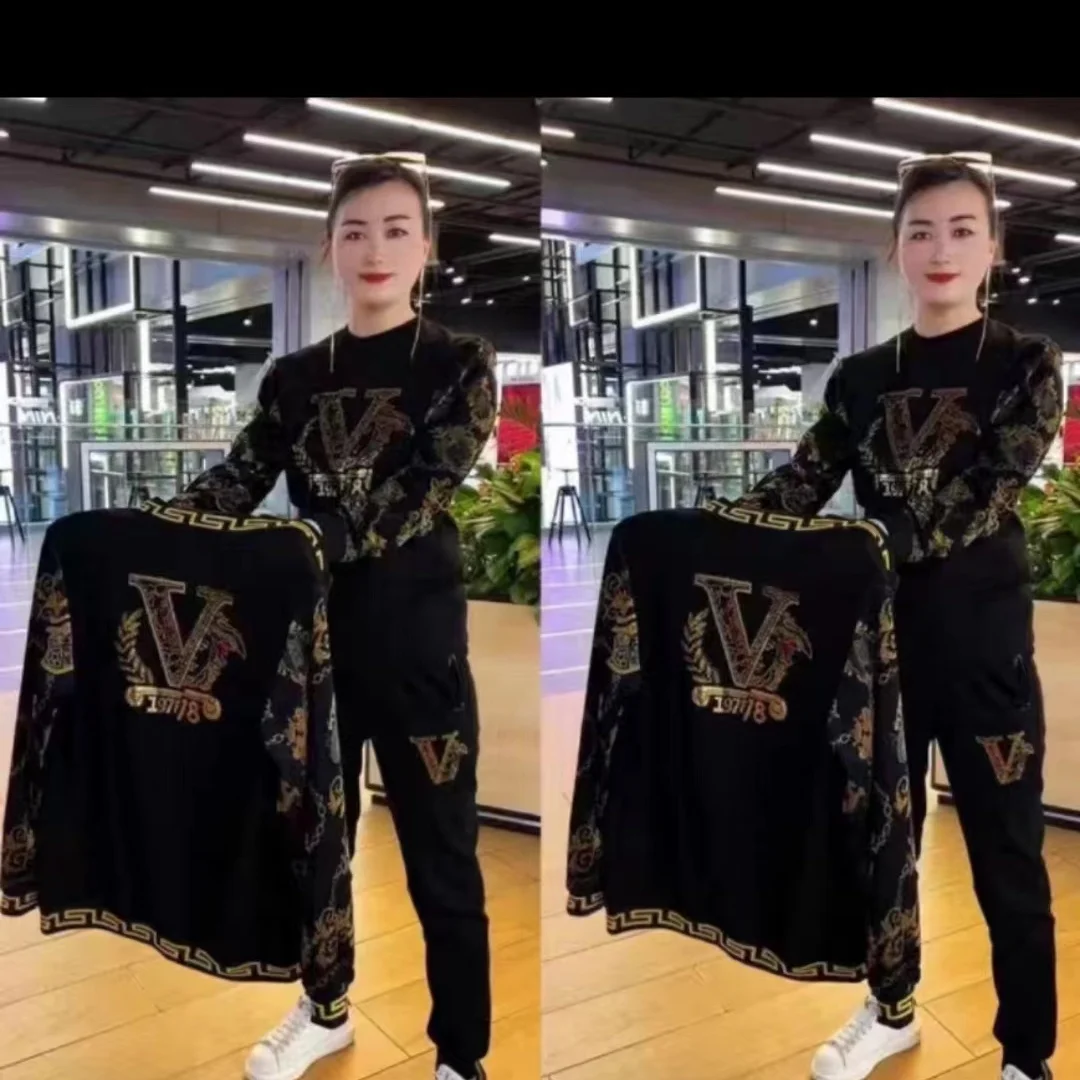 New Men's Spring and Autumn Fashion Brand V Set, New Fashion Trend Korean Version Slim Fit Coat, Long Pants T-shirt, Women's Sty
New Men's Spring and Autumn Fashion Brand V Set, New Fashion Trend Korean Version Slim Fit Coat, Long Pants T-shirt, Women's Sty