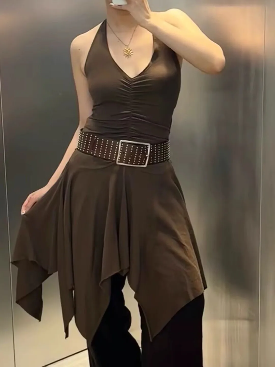 Лето 2025: Новинка! Женская сексуальная асимметричная плиссированная юбка с V-образным вырезом, подчеркивающая талию, повседневная, А-силуэт
Лето 2025: Новинка! Женская сексуальная асимметричная плиссированная юбка с V-образным вырезом, подчеркивающая талию, повседневная, А-силуэт