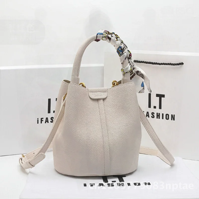 Women's 2024 New Large Capacity Leather Bucket Bag Portable Vegetable Basket High-End Sense Shoulder Crossbody Bag
Women's 2024 New Large Capacity Leather Bucket Bag Portable Vegetable Basket High-End Sense Shoulder Crossbody Bag