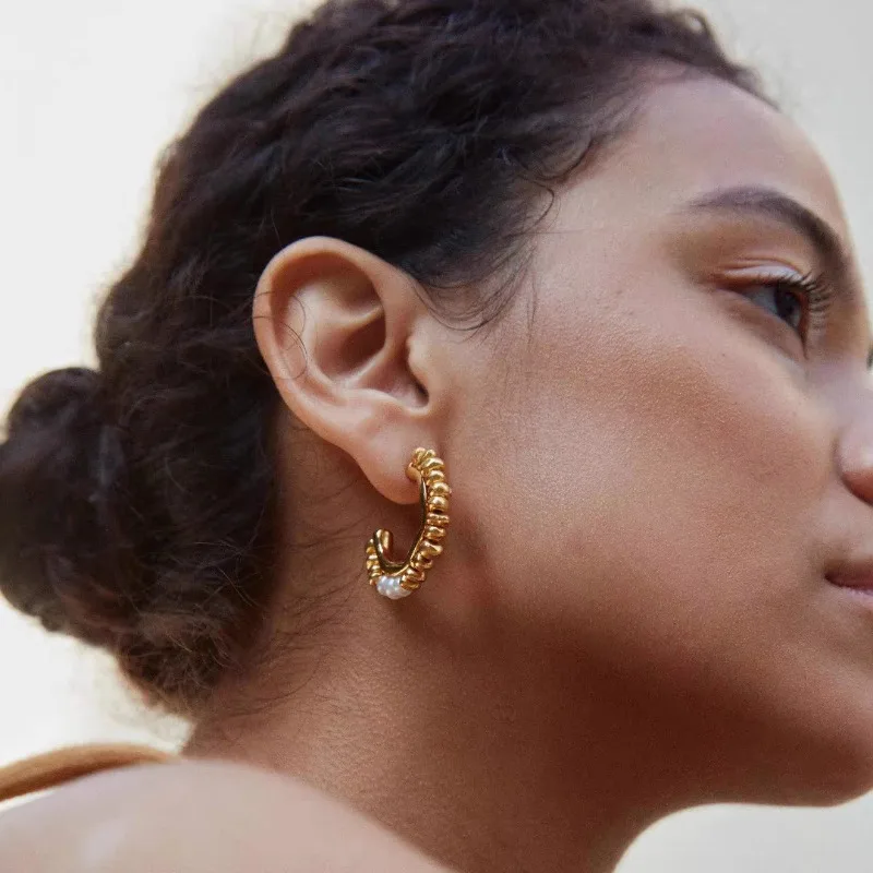 Niche Temperament Retro Crescent Moon Pearl Earrings High-end Sense Versatile Women's Stud Earrings
Niche Temperament Retro Crescent Moon Pearl Earrings High-end Sense Versatile Women's Stud Earrings