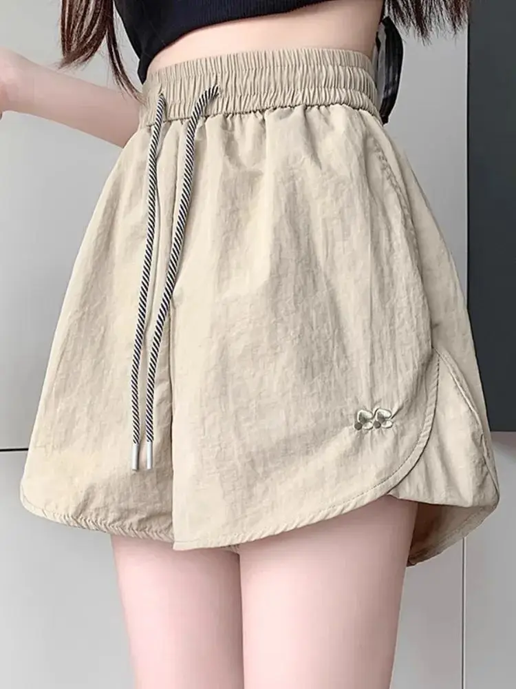 Summer Women's Quick-dry Sports shorts 2026 New Woman Wide-leg Casual Shorts Korean Style Female Lace-up Waist Loose Shorts
Summer Women's Quick-dry Sports shorts 2026 New Woman Wide-leg Casual Shorts Korean Style Female Lace-up Waist Loose Shorts