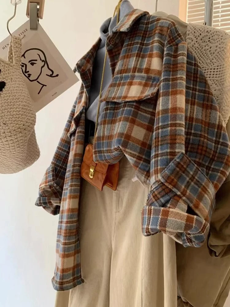 Женская шерстяная рубашка в клетку, утепленная, свободного кроя, осенне-зимняя верхняя одежда в корейском стиле, модная, на пуговицах, с длинным рукавом
Женская шерстяная рубашка в клетку, утепленная, свободного кроя, осенне-зимняя верхняя одежда в корейском стиле, модная, на пуговицах, с длинным рукавом