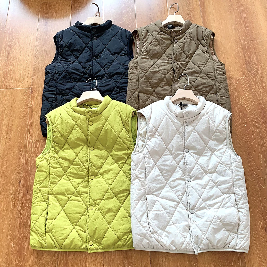 Men's Loose Fit Cotton Vest Lightweight Faionable Warm Outerwear Autumn Winter Casual Sle Thiened Stand Collar Jaet
Men's Loose Fit Cotton Vest Lightweight Faionable Warm Outerwear Autumn Winter Casual Sle Thiened Stand Collar Jaet