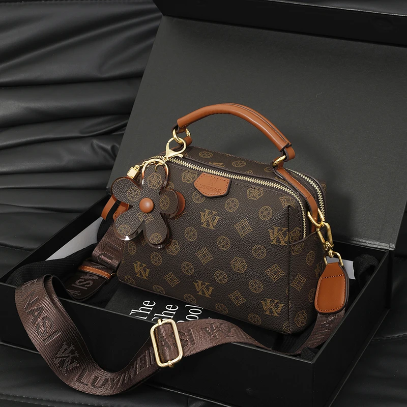 Fashionable Leather Shoulder Bag For Elegant Ladies, Women's Crossbody Messenger Bag, Popular Classic Handbags Luxury Designer
Fashionable Leather Shoulder Bag For Elegant Ladies, Women's Crossbody Messenger Bag, Popular Classic Handbags Luxury Designer